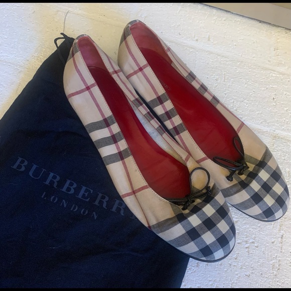 Gently used BURBERRY ballerina flats, in classic Burberry pattern. Size 37. - Picture 2 of 11